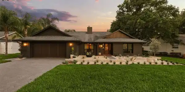 908 VERSAILLES CIRCLE