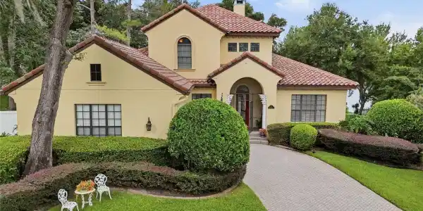 315 W BLUE WATER EDGE DRIVE
