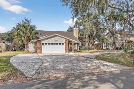 1595 SHADY OAK DRIVE