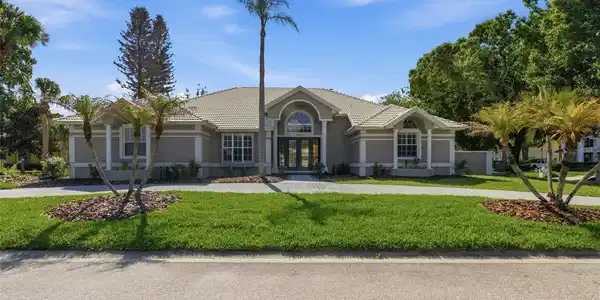 8935 JONATHAN MANOR DRIVE