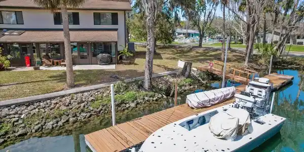 1637 SE PARADISE CIRCLE W