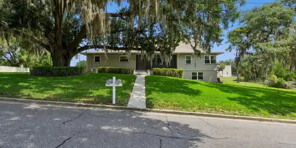 490 W DESOTO STREET