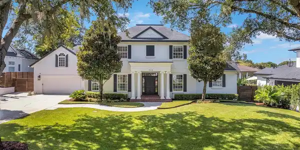 948 POINCIANA LANE