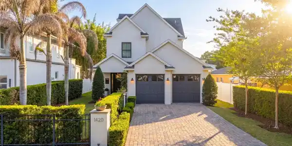 1420 MAGNOLIA AVENUE