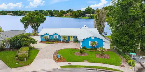 195 CEDARWOOD DRIVE