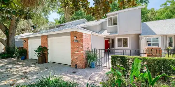 639 LAUREL OAK LANE