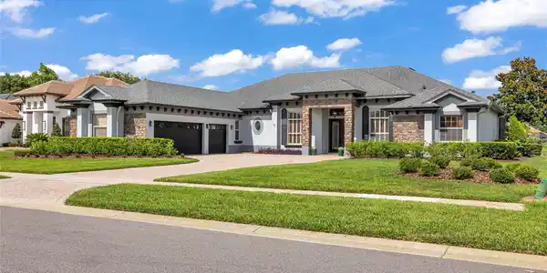 902 JOHNS POINT DRIVE