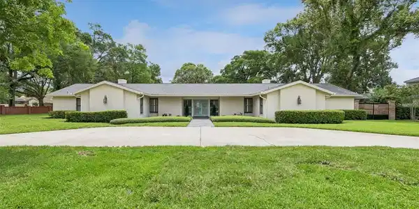 201 LIVE OAK LANE