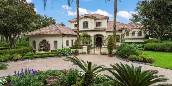 6055 LOUISE COVE DRIVE