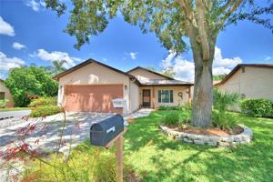 4309 LARRYS LAGOON