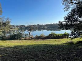 S LAKESHORE CT