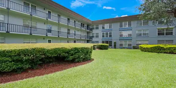 333 LAKE HOWARD NW
