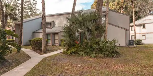 23 MID OAKS