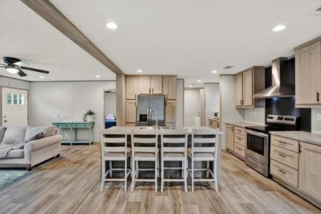 2845 N LAKEFRONT DRIVE
