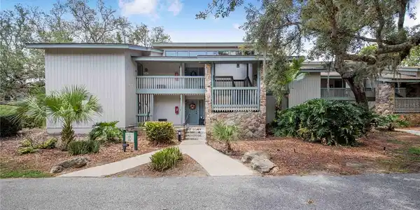 816 PINEWOOD COURT