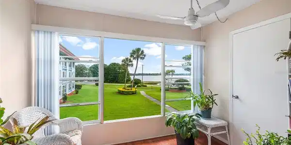 333 LAKE HOWARD NW