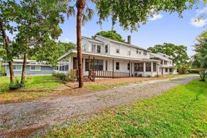 2725 LAKE HOLDEN