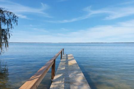 1689 LAKESHORE DRIVE