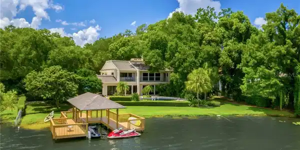 111 GREENLEAF LANE
