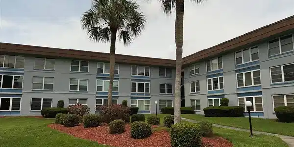 333 LAKE HOWARD NW