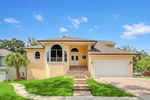 656 OAK HOLLOW