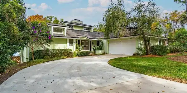 100 SPRING COVE