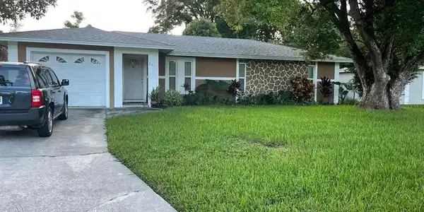 211 BRIAR CLIFF