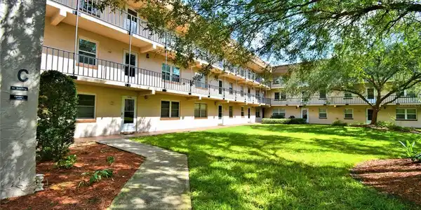 333 LAKE HOWARD NW