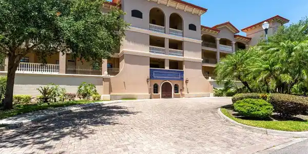 7702 LAKE VISTA