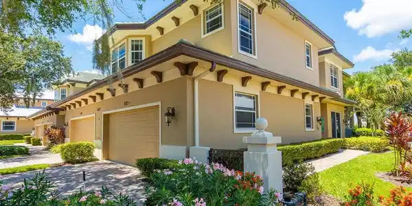 6427 MOORINGS POINT