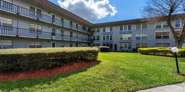 333 LAKE HOWARD NW