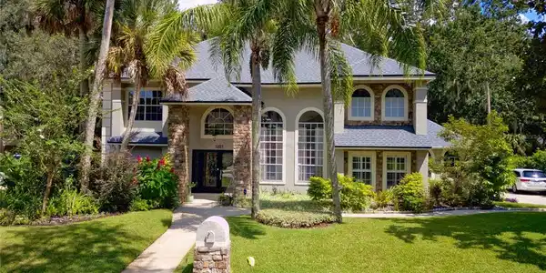 1021 BEARDED OAKS
