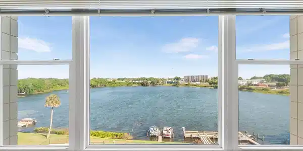 700 MIRROR TER. NW