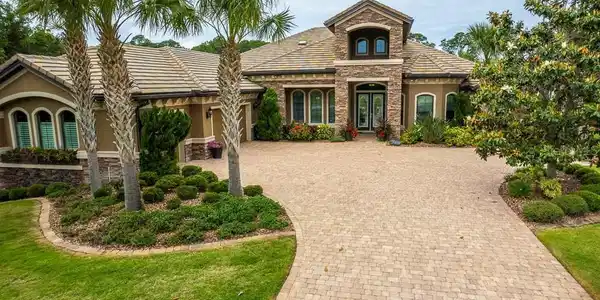 210 WILLOW OAK