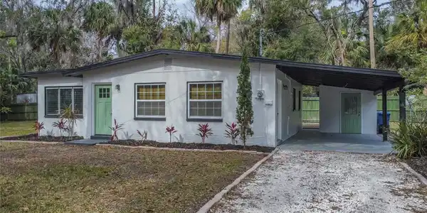 309 NW CRYSTAL STREET