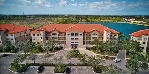 7702 LAKE VISTA COURT