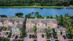 1642 LAGO VISTA