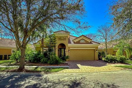 6 LAKESIDE WAY