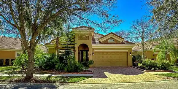 6 LAKESIDE WAY