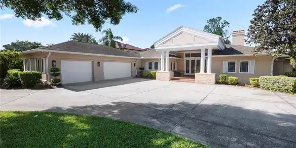 5113 LAKE IN THE WOODS