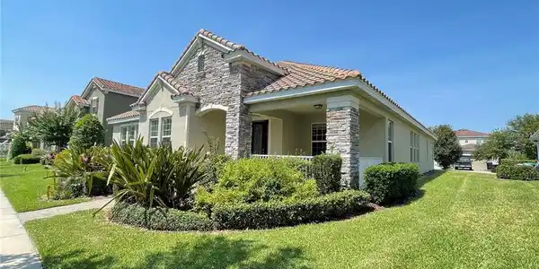 7906 SUMMERLAKE POINTE