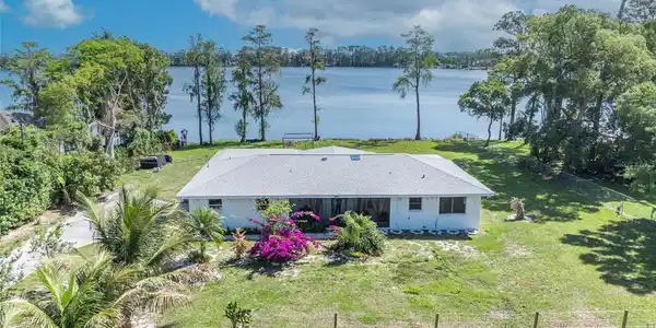 7420 LAKE WILLIS DRIVE