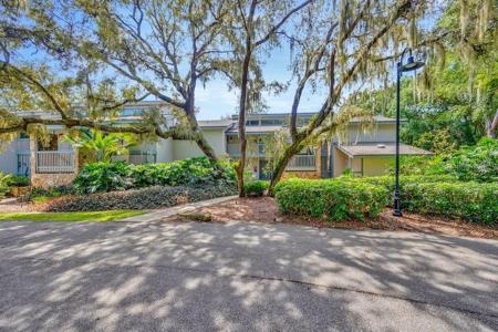 818 PINEWOOD COURT