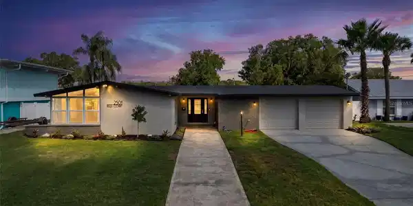2501 REEF COURT