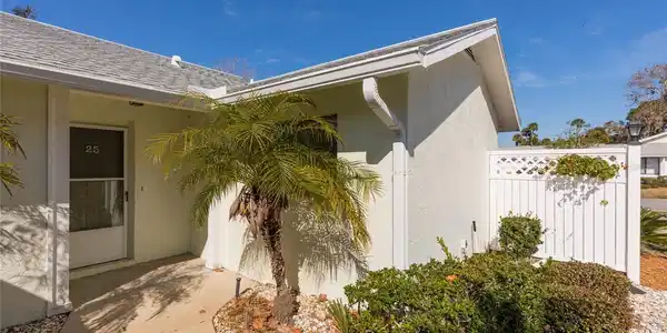 25 LAKE FOREST PLACE