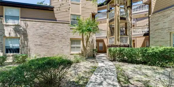 486 N PIN OAK PLACE