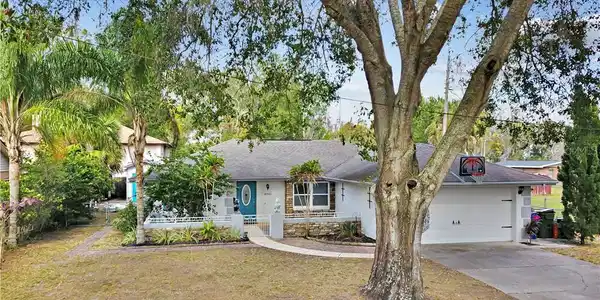 2010 AVENUE D  SW