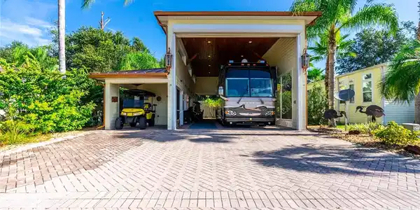 6841 AMANDA VISTA CIRCLE