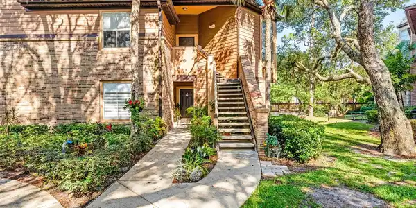 482 N PIN OAK PLACE