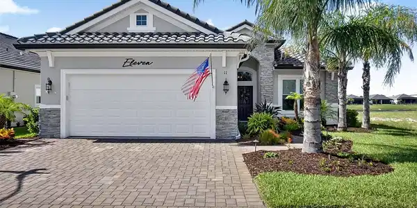 11 DEL PALMA DRIVE